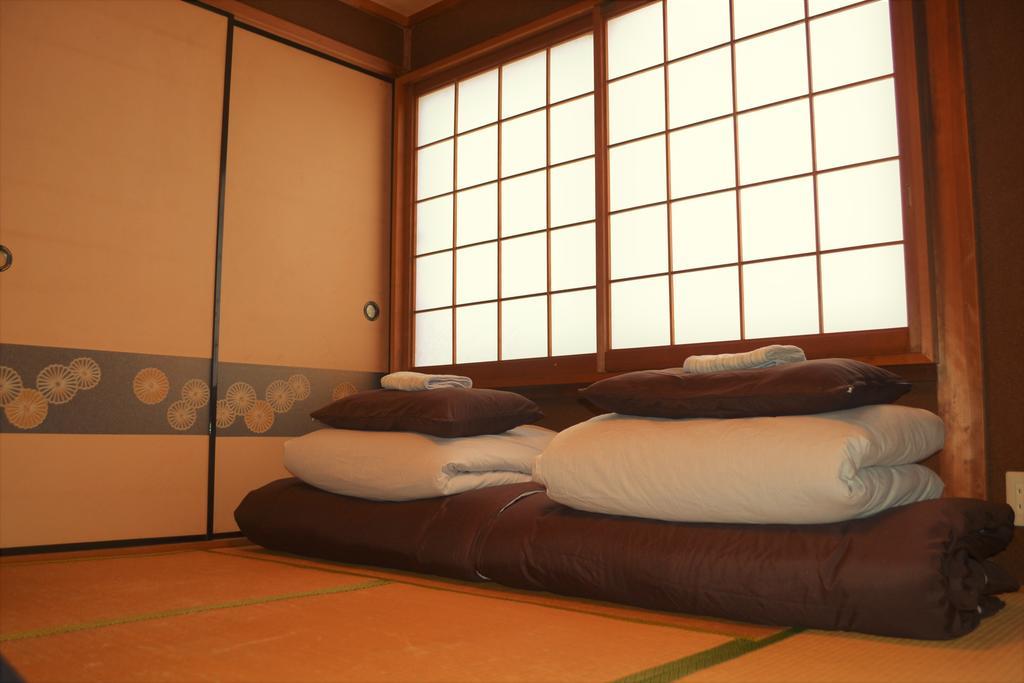 Chambre Lits Jumeaux de Style Japonais avec Salle de Bains Commune