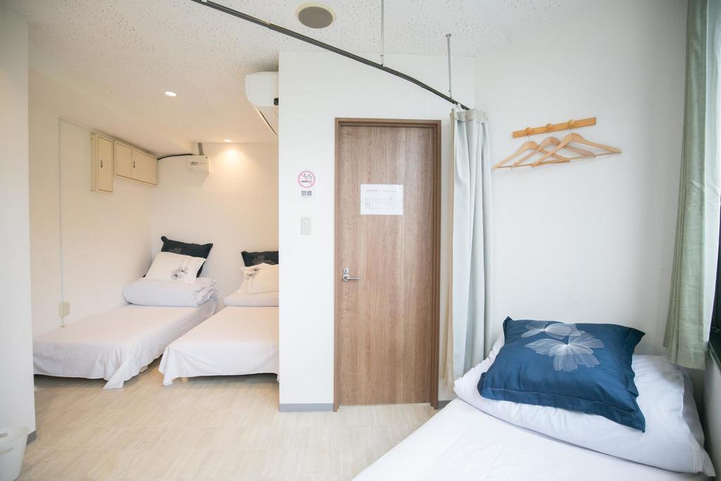 Triple Room with Shared Bathroom - B