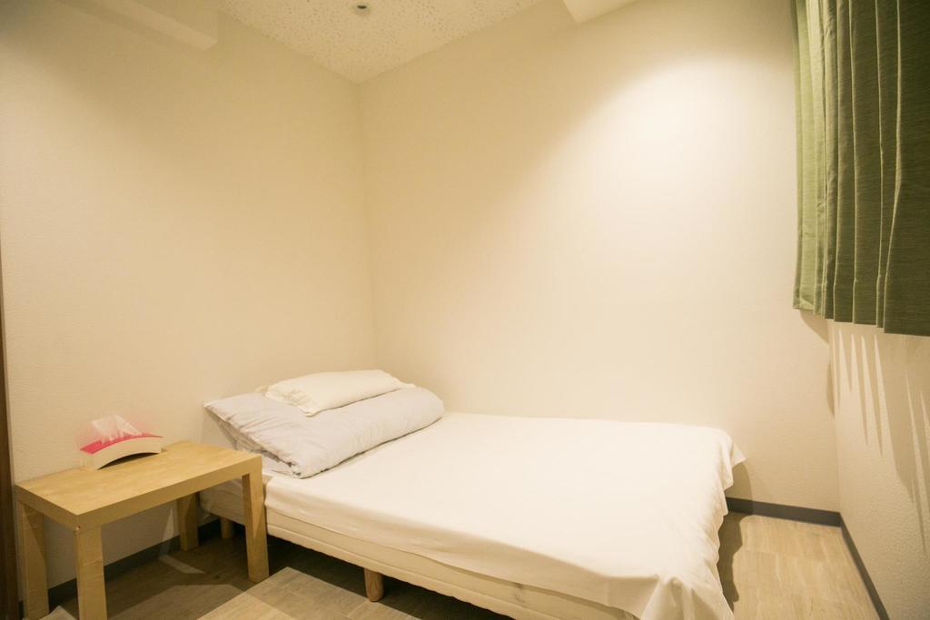 Single Room with Shared Bathroom - D